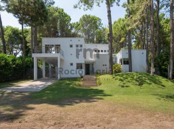 Casa · 168m² · 5 Ambientes · 1 Cochera · Casa Estilo Moderno Pinamar