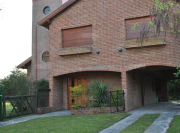 Casa · 210m² · 5 Ambientes · 2 Cocheras · Casa Chalet en Alquiler en Banco Provincia, Francisco Álvarez, Moreno