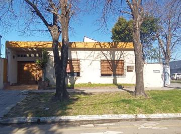 Casa de 3 ambientes, Lomas de Zamora · Muy Buena Casa 3 Ambientes en Esquina