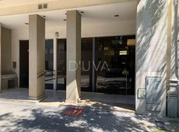 Consultorio de 10 ambientes, La Plata · Calle 45 E/ 13 y 14