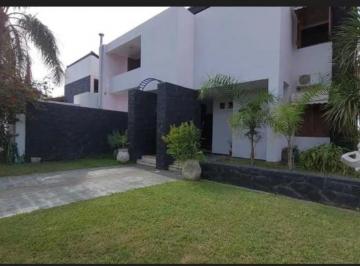 Casa · 1498m² · 10 Ambientes · 2 Cocheras · Propiedad con Pileta Climatizada en Costa Azul, Ideal Vivienda o Negocio