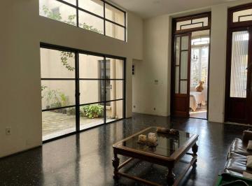 Casa · 258m² · 8 Ambientes · 1 Cochera · Excelente Punto Para Vivir o Invertir en Salto