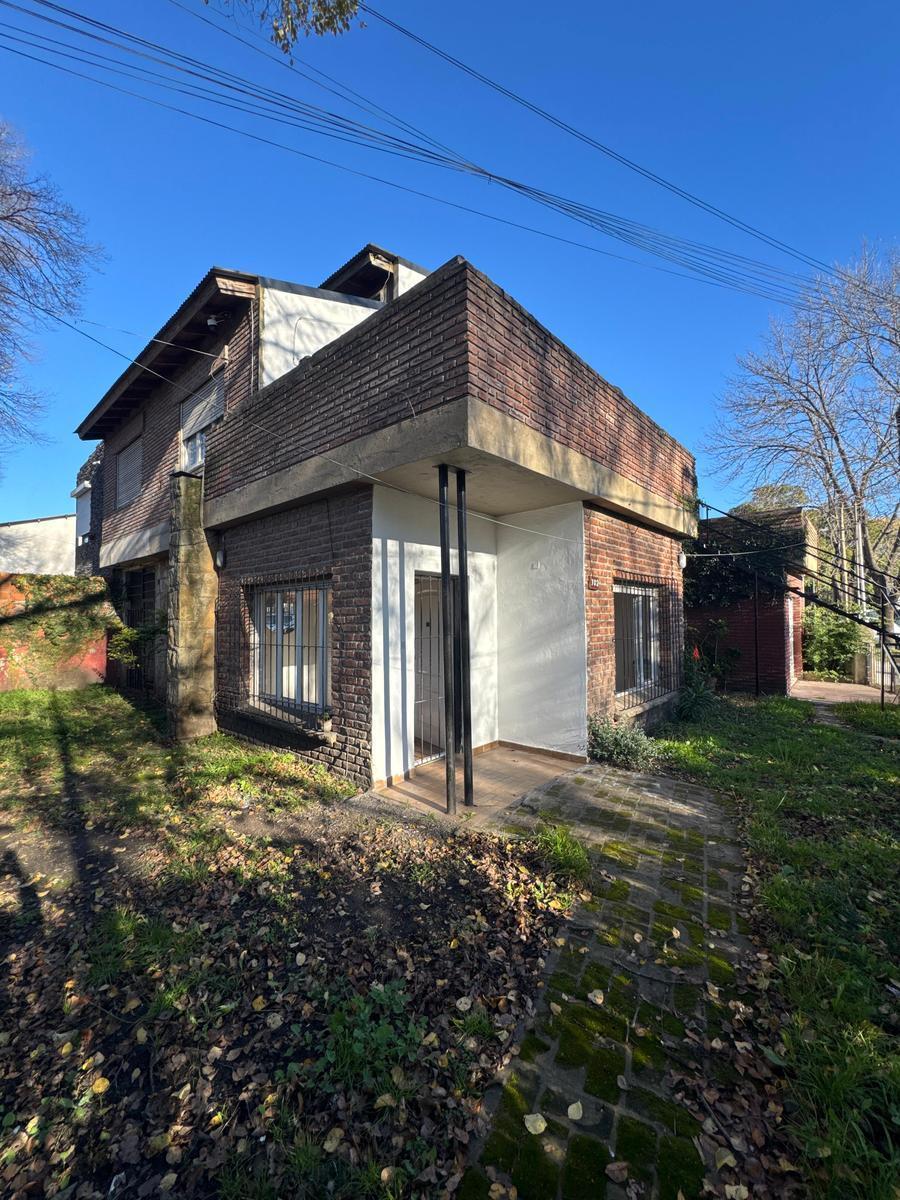 Chalet 5 amb, 203m² con garaje para 2 autos — Bosque Alegre