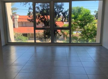 Oficina comercial · 50m² · 1 Ambiente · Alquiler - Oficina en Cerro de Las Rosas - Baño