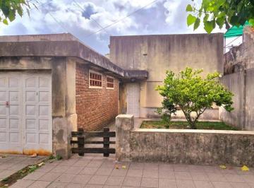 Casa · 134m² · 5 Ambientes · 1 Cochera · Casa en Lanus Este - Ideal Desarrollo - 380 m de Terreno