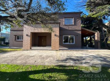 Casa · 210m² · 6 Ambientes · 2 Cocheras · Casa en Venta 6 Ambientes Barrio Cerrado Altos del Sol, Parque Leloir