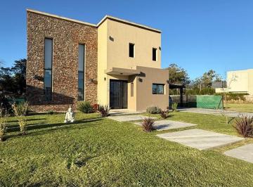 Casa · 600m² · 4 Ambientes · Casa 4 Ambientes con Pileta en Alquiler - Guillermo E Hudson