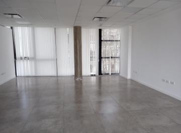 Local comercial · 102m² · 3 Ambientes · Local en Alquiler en Sarmiento 2800 a Estrenar