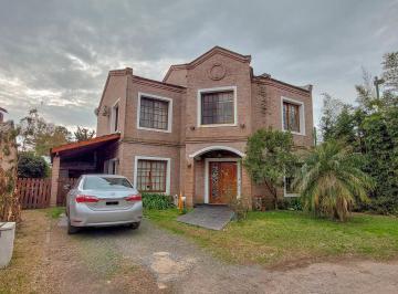 Casa · 240m² · 5 Ambientes · Apta a Credito - Barrio Cerrado Solares del Jaguel - 4 Dormi