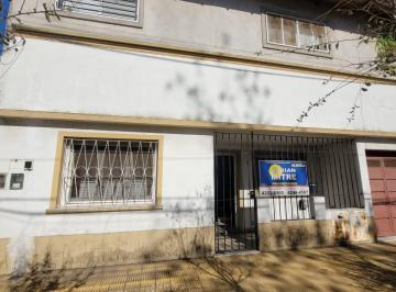 PH de 3 ambientes, Lomas de Zamora · Casa Al Frente 3 Ambientes Banfield E.