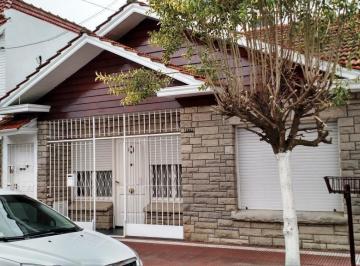 Casa de 3 ambientes, Mar del Plata · San José - Chalet Marplatense + Departamento. Ideal 2 Familias. Sin Garage