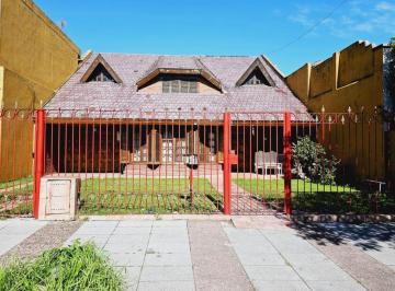 Casa · 283m² · 5 Ambientes · 4 Cocheras · Venta Casa en Villa Bosch. Lote 428 m². Ideal Constructor.