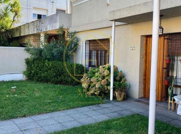 Casa de 5 ambientes, Quilmes · Casa Barrio Parque Bernal, 5 Ambientes y Parque