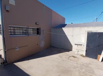Casa · 65m² · 2 Dormitorios · 1 Cochera · Casa en Venta Calle 27 E/ 83 y 84 Usd 45.000