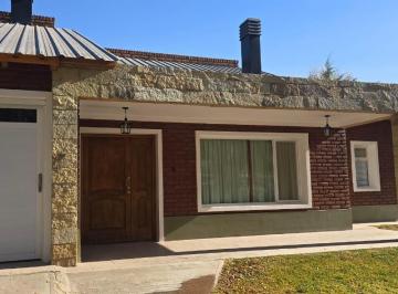 Casa · 1000m² · 8 Ambientes · 2 Cocheras · Casa en Alquiler