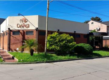 Local comercial · 180m² · 1 Cochera · Galpon / Salon Para Eventos en Alquiler