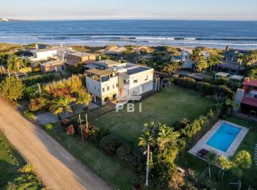 Foto1 · Casa de 3 Dorm. en Tio Tom con 2 Terrenos, Punta Ballena - Ref: Pbi12488