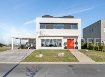 Casa · 245m² · 7 Ambientes · 4 Cocheras · Casa en Venta a La Laguna, con Muebles. Barrio Costas, Puertos. 3 Dorm.