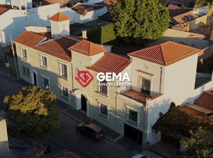 Casa · 698m² · 10 Ambientes · 3 Cocheras
