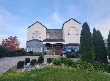 Casa · 212m² · 1 Cochera · Casa de 4 Dorm. en Venta en Santa Rita - Canning