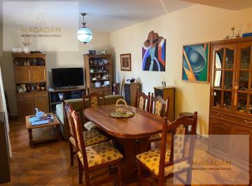 Casa · 227m² · 6 Ambientes · 1 Cochera · Casa de 5 Ambientes en Ciudadela
