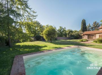 Casa · 220m² · 4 Ambientes · 2 Cocheras · Venta - Casa 2 Dorm. con Pileta - Los Troncos, Funes.