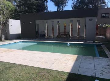 PH · 90m² · 3 Ambientes · 1 Cochera · PH en Barrio Cerrado con Pileta y Quincho