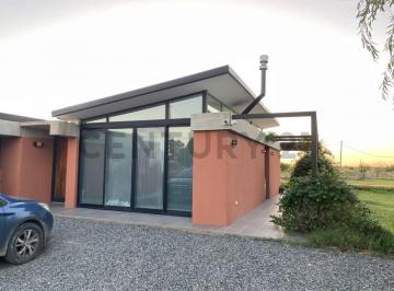Casa · 145m² · 3 Ambientes · 2 Cocheras · Casa de 2 Dorm. en Alquiler Los Talas, Berisso