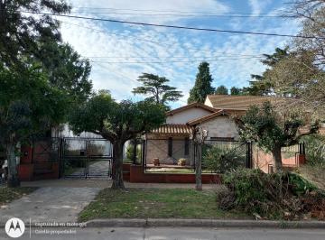 Casa de 4 ambientes, Almirante Brown · Chalet en Adrogue