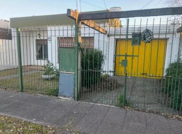 Casa de 3 ambientes, Ituzaingó · Terreno con Dos Casas Americanas de 3 Ambientes