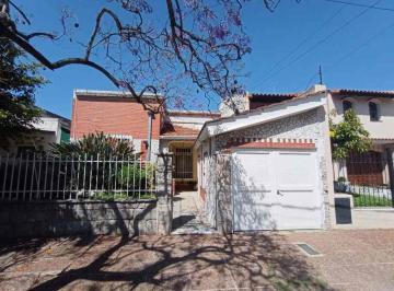 Casa de 5 ambientes, Lanús · Casa en Venta Sobre Arturo Illia 1900