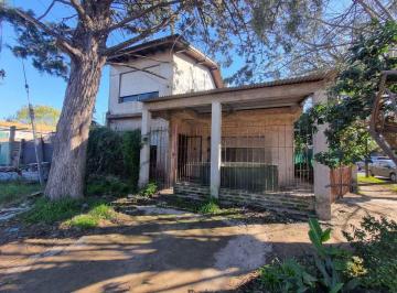 Casa · 90m² · 4 Ambientes · Venta Casa de 4 Amb a Refaccionar en Paso del Rey