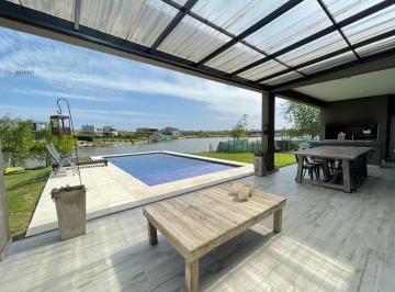 Casa · 241m² · 5 Ambientes · Casa en Venta a La Laguna - Barrio Islas, El Canton