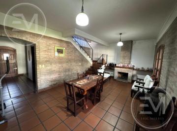 Casa · 220m² · 5 Ambientes · 2 Cocheras · Venta Casa 5 Ambientes, 2 Cocheras