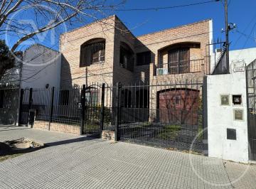 Casa · 220m² · 5 Ambientes · 2 Cocheras · Venta Casa 5 Ambientes, 2 Cocheras