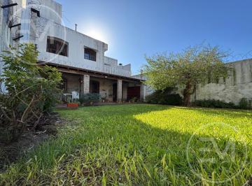 Casa · 220m² · 5 Ambientes · 2 Cocheras · Venta Casa 5 Ambientes, 2 Cocheras