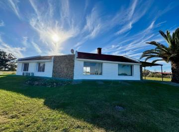 Casa · 300m² · 6 Ambientes · 1 Cochera · Alquiler Casa en La Afueras de Colonia