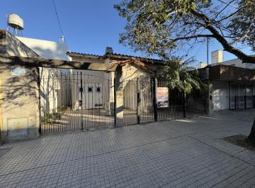 Casa · 2 Dormitorios · 2 Cocheras · Casa en Alquiler