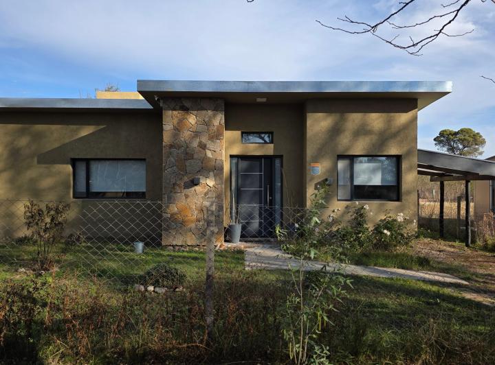 Casa · 140m² · 3 Ambientes · 1 Cochera