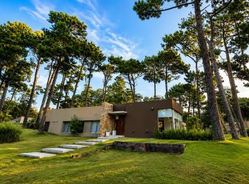 Casa de 5 ambientes, Pinamar · Casa en Venta en Pinamar Barrio Alamos