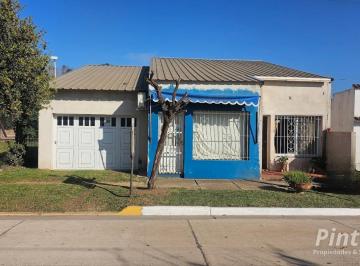 Casa · 170m² · 10 Ambientes · 1 Cochera · Casa con Local Situada Sobre Centenario, Punto Comercial. Sobre Asfalto. San Jose.