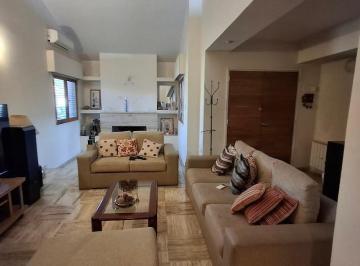 Casa de 6 ambientes, Córdoba · Venta Hermosa Casa Cerro de Las Rosas - 5 Dorm. - 3 Baños - Pileta