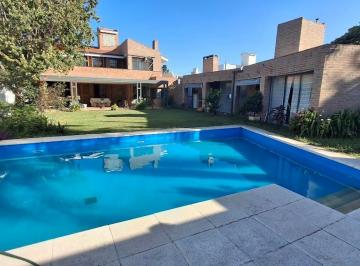 Casa de 6 ambientes, Córdoba · Venta Exclusiva Casa Cerro de Las Rosas - 5 Dorm. - 3 Baños - Pileta