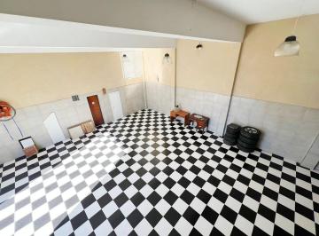 Bodega-Galpón · 180m² · Negocio Local Comercial - Oficinas - Deposito - Alquila