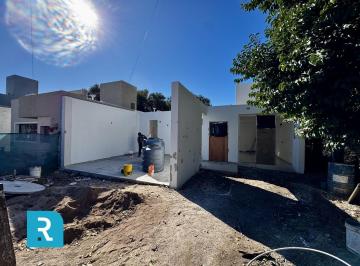 Casa · 98m² · 5 Ambientes · 2 Cocheras · Casa en Villa Catalina - 2 Dorm. a Estrenar