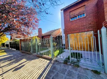 Casa de 5 ambientes, Plottier · Casa en Venta, 2 Dorm., Barrio Hunter Plottier.