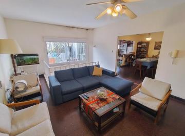 Casa · 240m² · 3 Ambientes · 1 Cochera · Venta Casa con Local Amplio en Barrio España y Hospitales