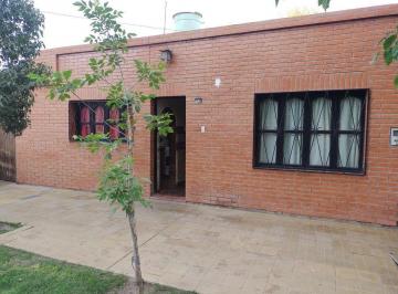 Casa · 46m² · 4 Ambientes · 1 Cochera · Casa de 2 Habitaciones en Rawson