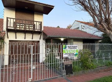 Casa · 117m² · 3 Ambientes · 2 Cocheras · Chalet 3 Amb - Patio - Garage - Depto 3 Amb - Los Pinares