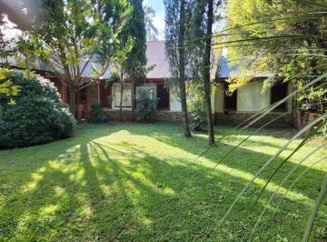 Casa · 300m² · 4 Ambientes · 2 Cocheras · Casa en Venta - 3 Dorm. 2 Baños - Chascomús